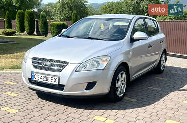 Хетчбек Kia Ceed 2009 в 