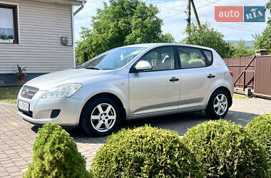 Хетчбек Kia Ceed 2009 в 