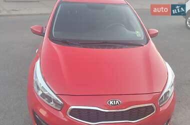 Хэтчбек Kia Ceed 2015 в Ужгороде