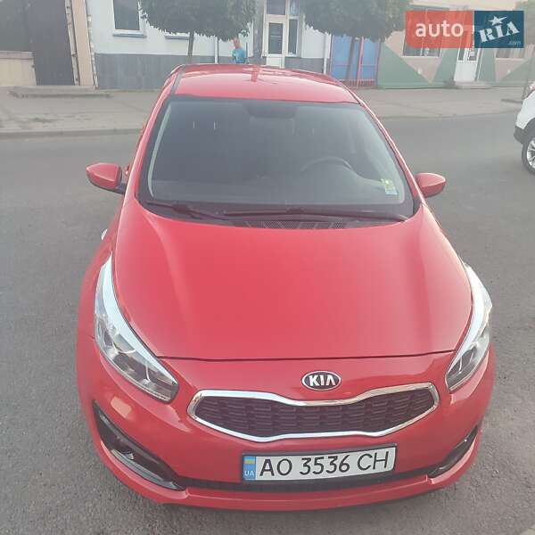 Хэтчбек Kia Ceed 2015 в Ужгороде