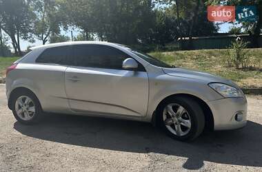 Хэтчбек Kia Ceed 2008 в Запорожье