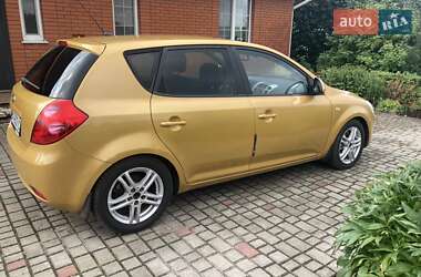 Хэтчбек Kia Ceed 2007 в 