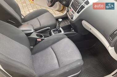 Хэтчбек Kia Ceed 2007 в 