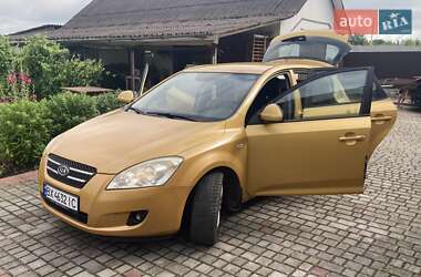 Хэтчбек Kia Ceed 2007 в 