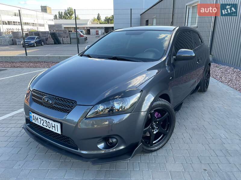 Хэтчбек Kia Ceed 2010 в 