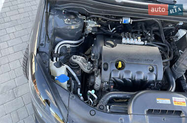 Хэтчбек Kia Ceed 2010 в 