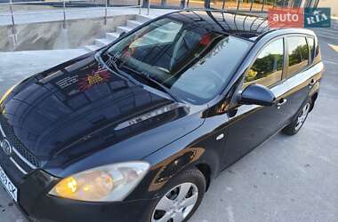 Хэтчбек Kia Ceed 2008 в 