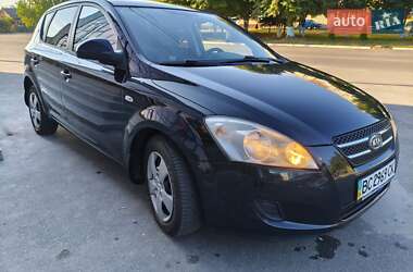 Хэтчбек Kia Ceed 2008 в 