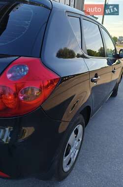 Хэтчбек Kia Ceed 2008 в 