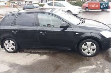 Хэтчбек Kia Ceed 2007 в 