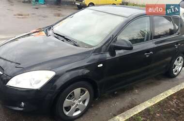 Хэтчбек Kia Ceed 2007 в 