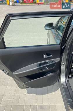 Хэтчбек Kia Ceed 2010 в 