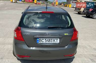 Хэтчбек Kia Ceed 2010 в 