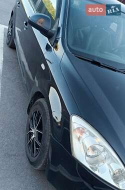 Хэтчбек Kia Ceed 2007 в 