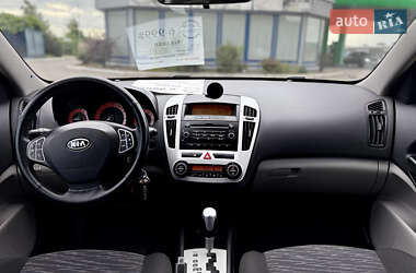 Хэтчбек Kia Ceed 2008 в 