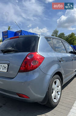 Хэтчбек Kia Ceed 2008 в 