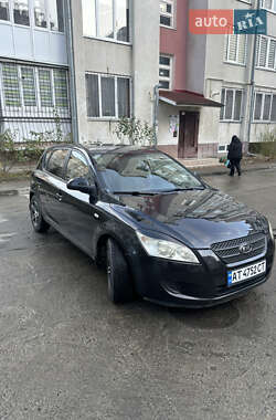 Хэтчбек Kia Ceed 2007 в 