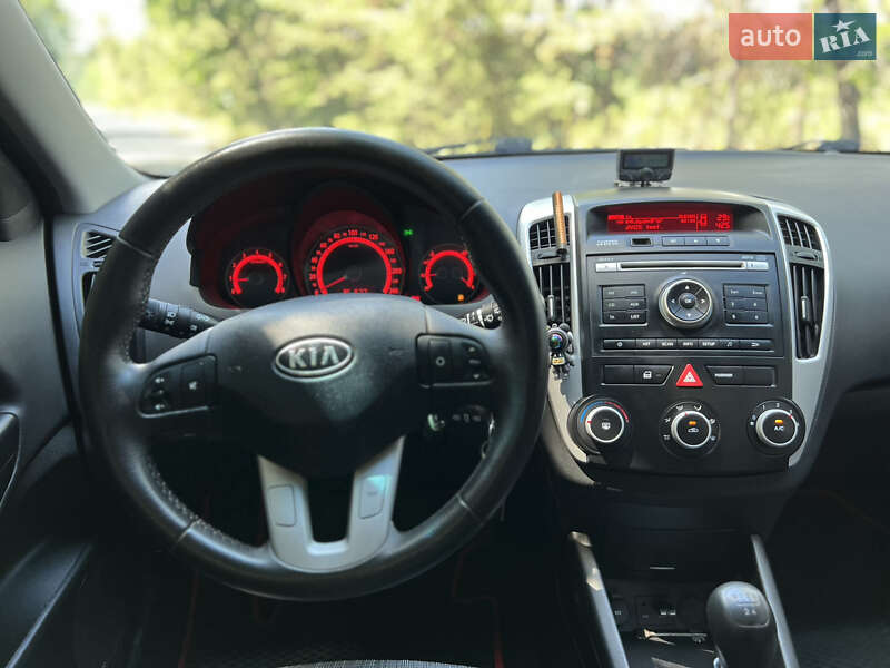 Универсал Kia Ceed 2010 в Лебедине