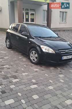 Хэтчбек Kia Ceed 2007 в 