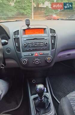 Хэтчбек Kia Ceed 2007 в 