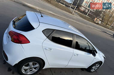 Хэтчбек Kia Ceed 2014 в 
