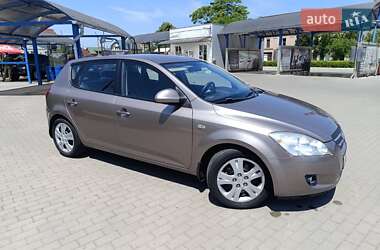 Хэтчбек Kia Ceed 2007 в 