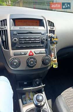 Хэтчбек Kia Ceed 2007 в 