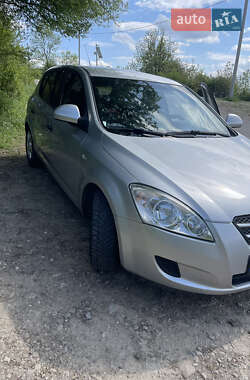 Хэтчбек Kia Ceed 2007 в 