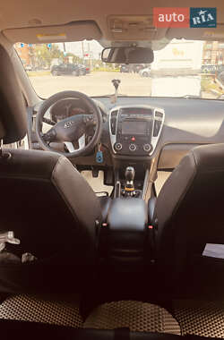 Хэтчбек Kia Ceed 2010 в 