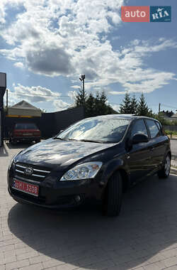 Хэтчбек Kia Ceed 2008 в 