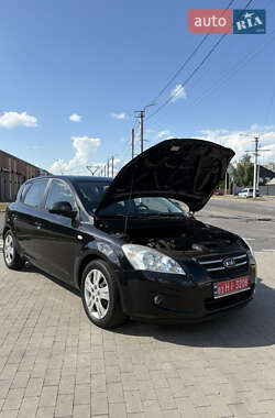 Хэтчбек Kia Ceed 2008 в 