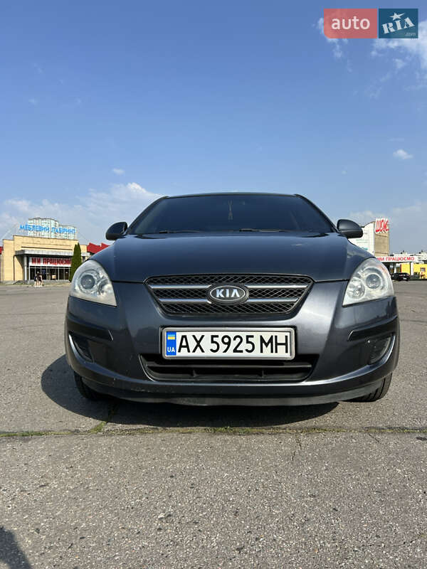 Хэтчбек Kia Ceed 2007 в 
