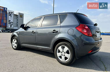 Хэтчбек Kia Ceed 2007 в 
