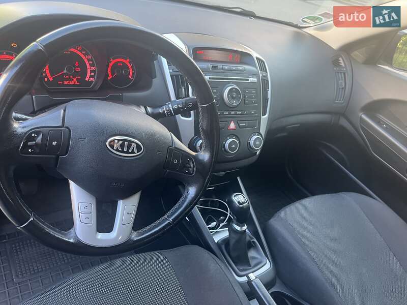 Хэтчбек Kia Ceed 2010 в Киеве