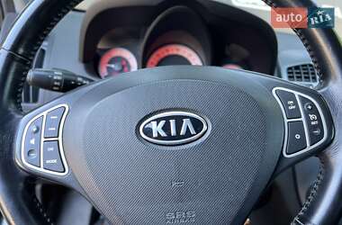 Хэтчбек Kia Ceed 2008 в 