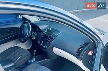 Хэтчбек Kia Ceed 2008 в 