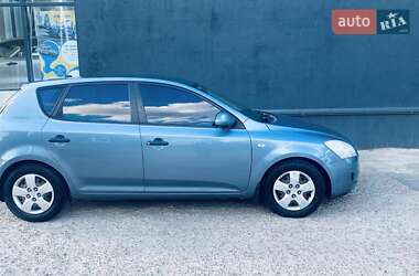 Хэтчбек Kia Ceed 2008 в 