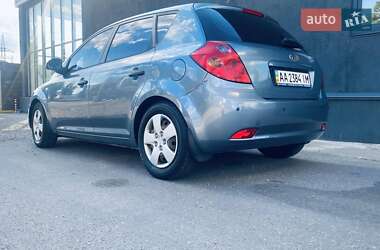Хэтчбек Kia Ceed 2008 в 