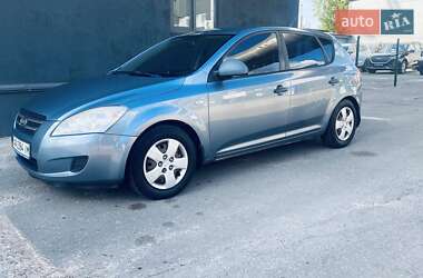 Хэтчбек Kia Ceed 2008 в 