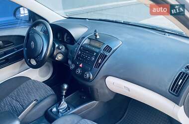 Хэтчбек Kia Ceed 2008 в 