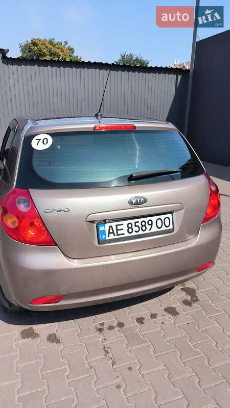 Хэтчбек Kia Ceed 2008 в Каменском