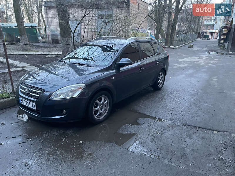 Универсал Kia Ceed 2009 в Ровно