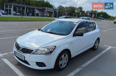 Хэтчбек Kia Ceed 2012 в Ирпене