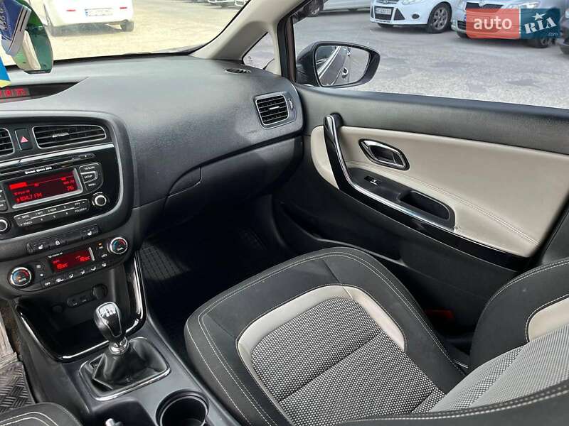 Хэтчбек Kia Ceed 2013 в Львове