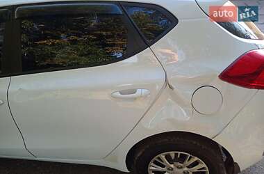 Хэтчбек Kia Ceed 2013 в 