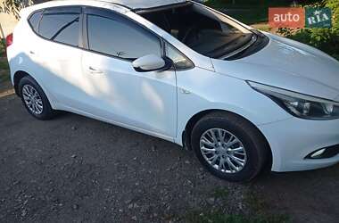 Хэтчбек Kia Ceed 2013 в 