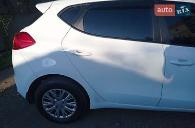 Хэтчбек Kia Ceed 2013 в 