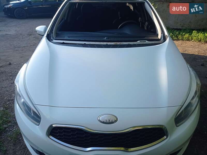 Хэтчбек Kia Ceed 2013 в 