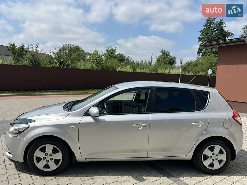 Хэтчбек Kia Ceed 2010 в Ивано-Франковске