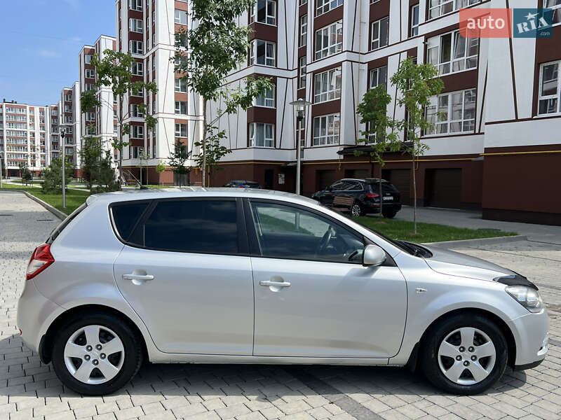 Хэтчбек Kia Ceed 2010 в Ивано-Франковске